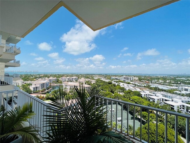 Foto del edificio - 781 Crandon Blvd