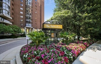 Building Photo - 1600 N Oak St