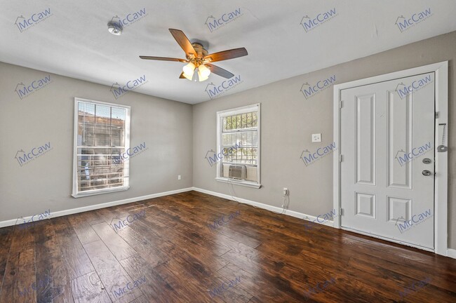 Building Photo - Cute 1/1 Duplex in Dallas (75216)!