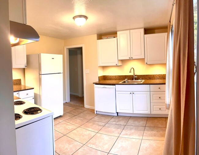 Foto del edificio - Move in special!! Newly remodeled Kitchen ...