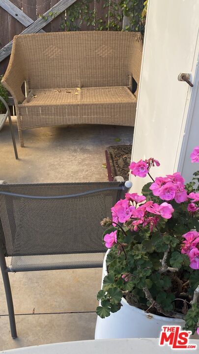 Foto del edificio - 6661 Lindenhurst Ave