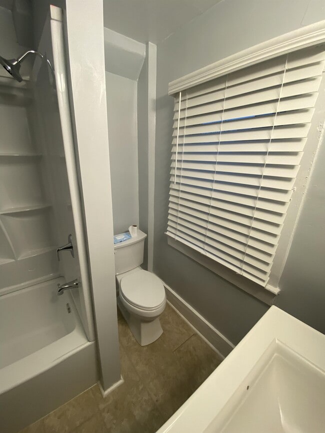 Foto del edificio - 1004 Bedford Ave SW