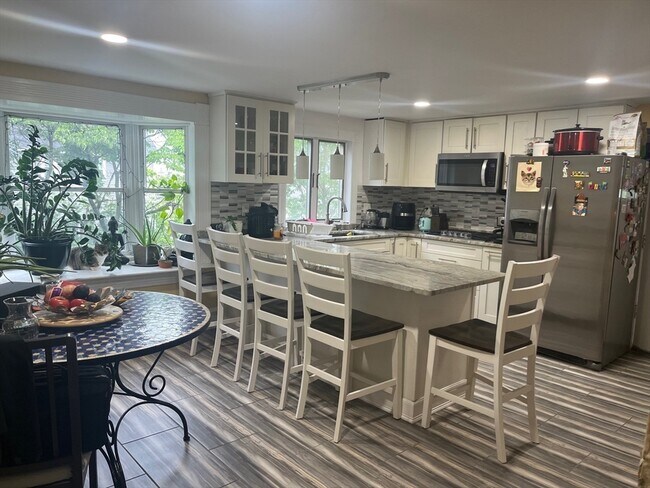 Foto del edificio - 94 Oakwood Ave