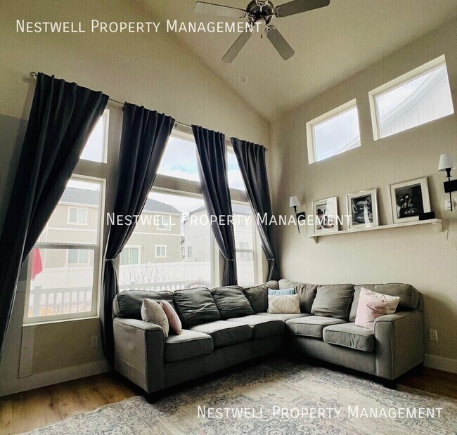 Building Photo - Upgraded Spring Run Townhome in Eagle Moun...