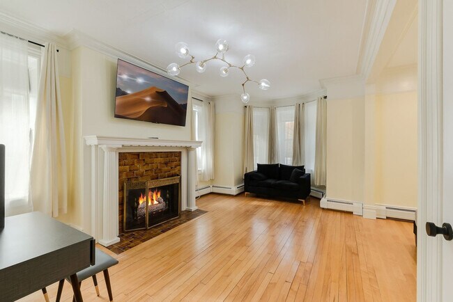 Foto del edificio - 64 Montebello Rd