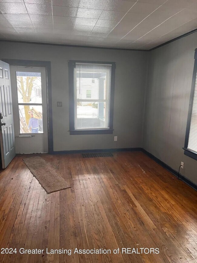 Sala de estar - 318 N Francis Ave