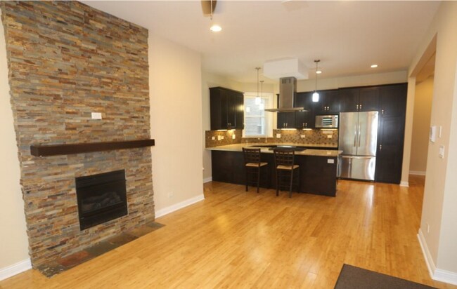 Foto del edificio - 4218 N Winchester Ave