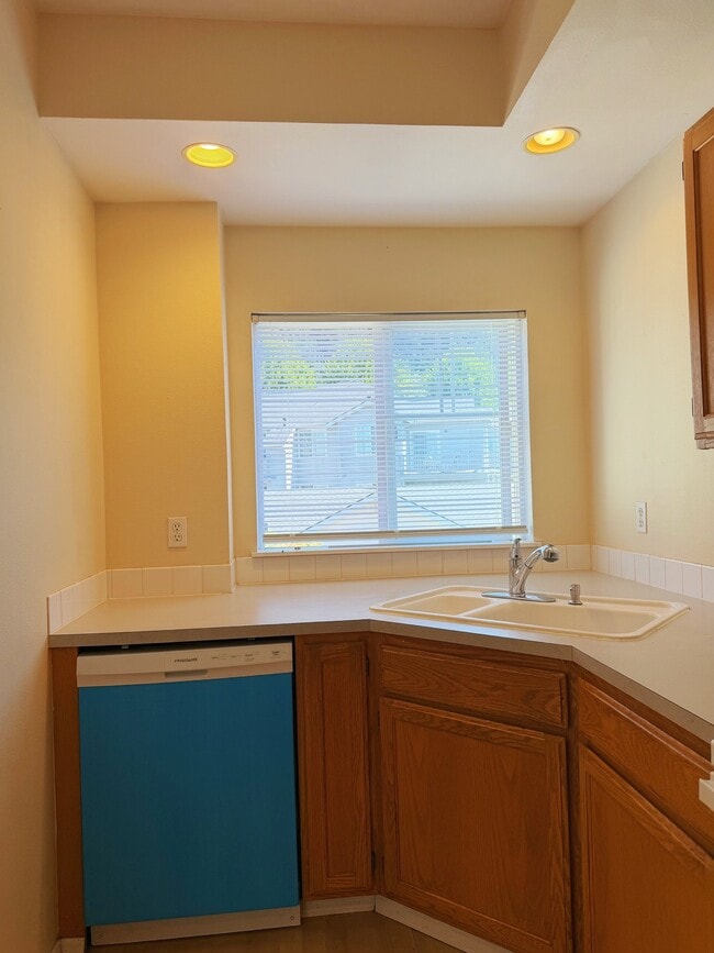 Building Photo - 4704 Mill Pond Dr SE