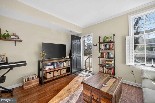 Building Photo - 921 Oronoco St