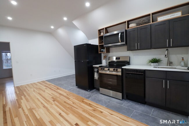 Building Photo - 55 Channing St