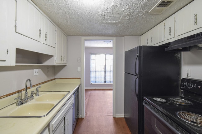 Building Photo - 6440 Woodstone Way