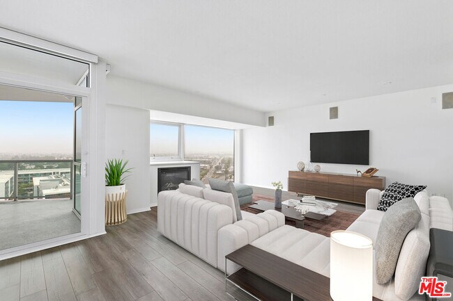 Building Photo - 13600 Marina Pointe Dr