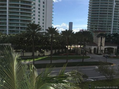 Foto del edificio - 20001 E Country Club Dr