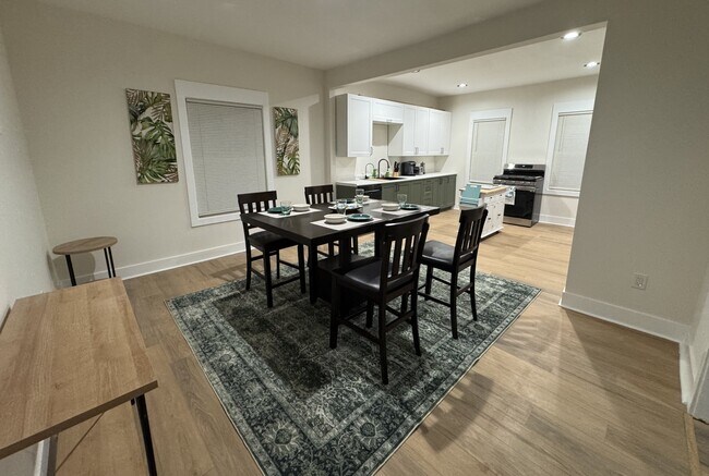 Foto del edificio - 220 W Buena Vista St