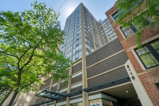 Foto del edificio - 3110 N Sheridan Rd