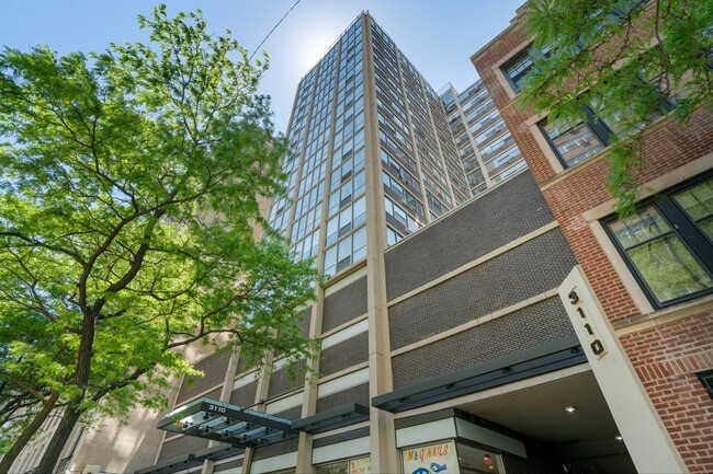 Building Photo - 3110 N Sheridan Rd