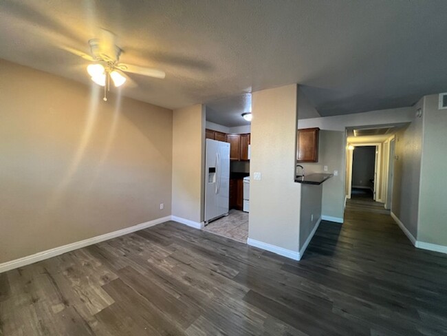 Building Photo - Fabulous 3 bedroom  Condo