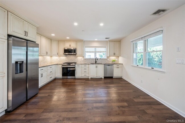 Foto del edificio - 138 Woodside Ave