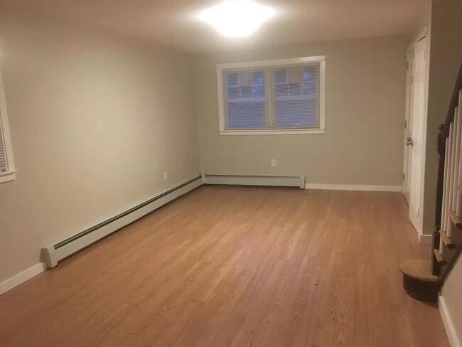 Livingroom - 7 Madison Rd