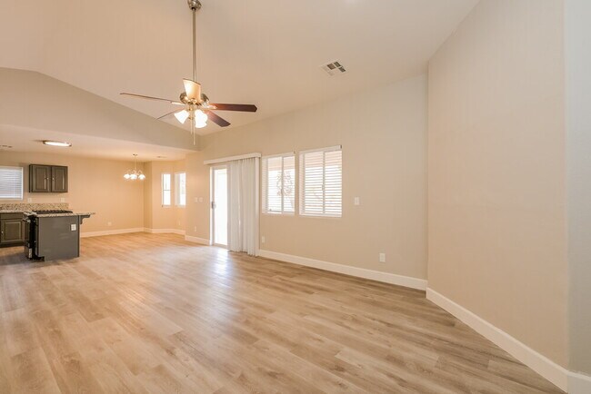 Foto del edificio - 1137 Shady Run Terrace