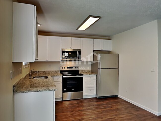 Building Photo - 8 Shady Creek Ln