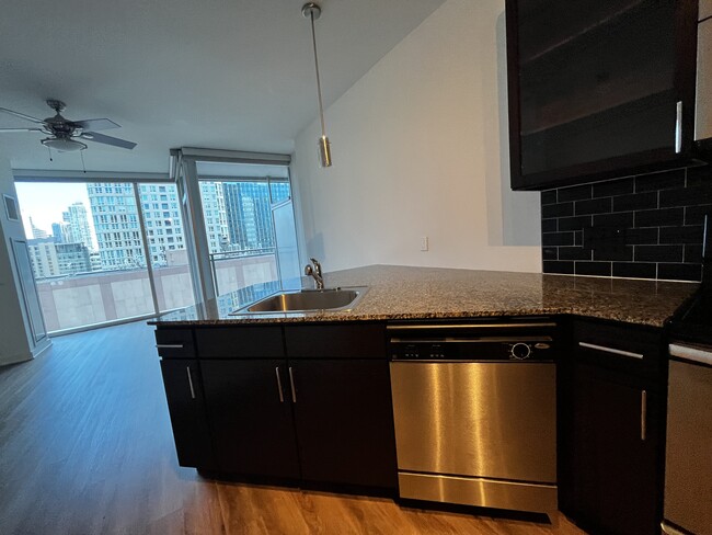 Building Photo - 66 W Kinzie St