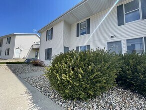 Building Photo - 320 Stone Creek Dr