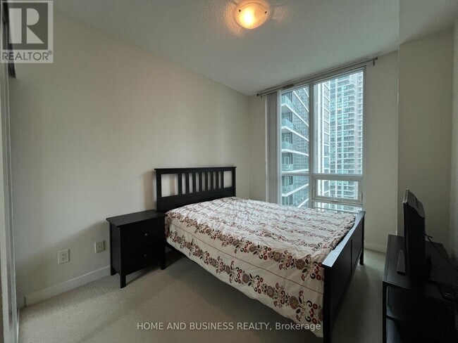 Photo du bâtiment - 33 Bay St.