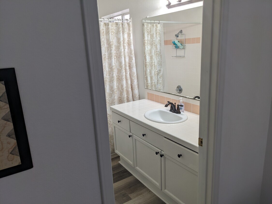 Foto del edificio - 8319 Gardenbrook Pl NW