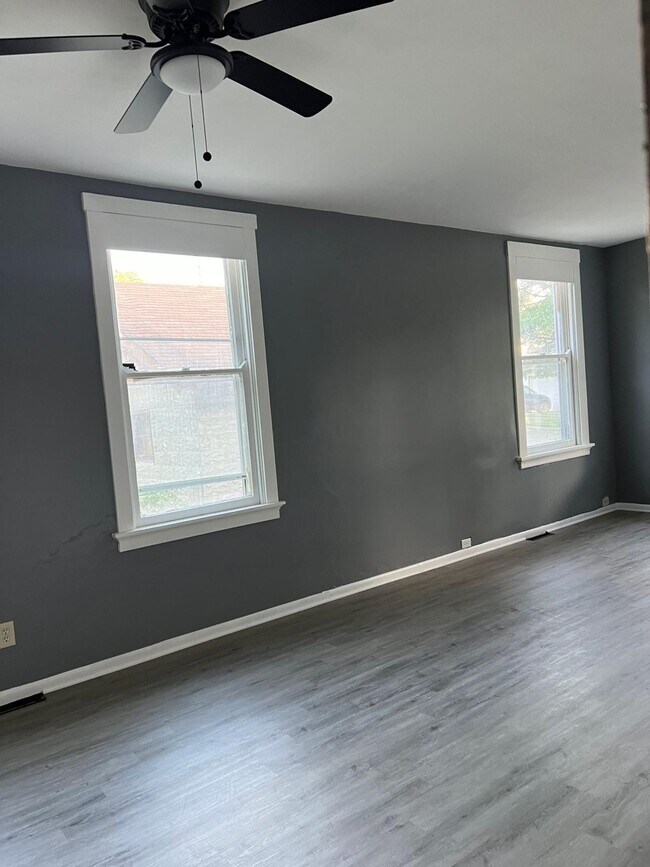 Foto del edificio - 4542 Midland Ave