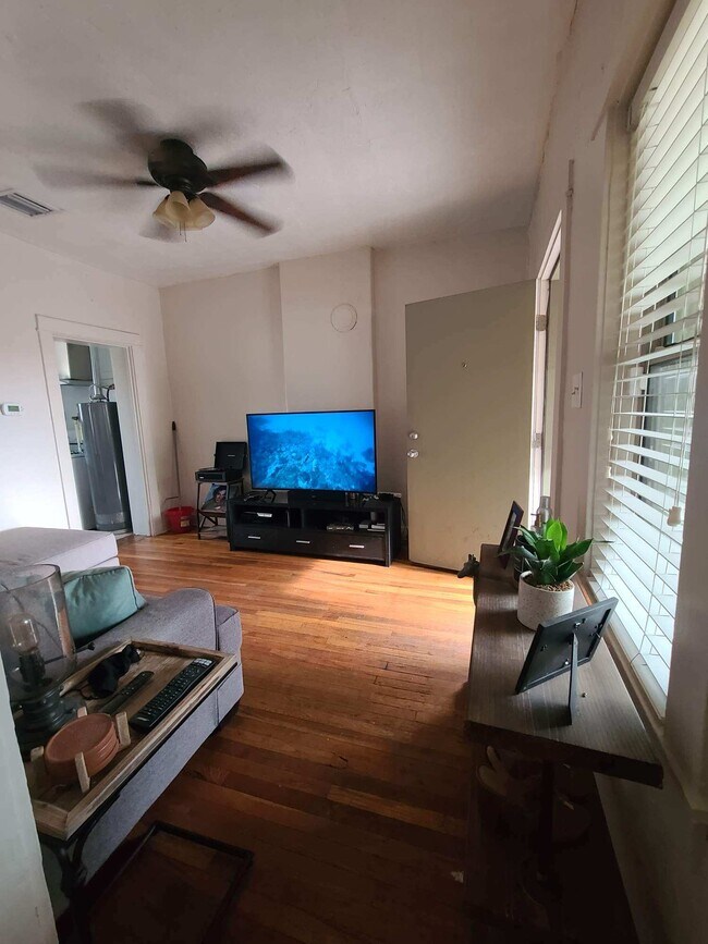 Living Room - 302 N Euclid Ave