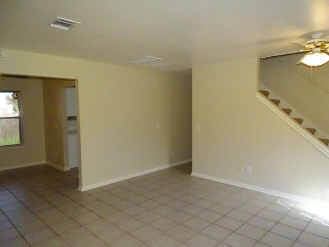 Building Photo - 5907 Deer Lake Dr