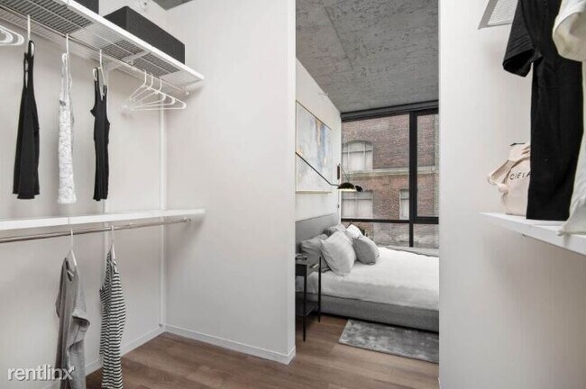 Building Photo - 2 br, 2 bath Apartment - 1455 S Wabash Ave