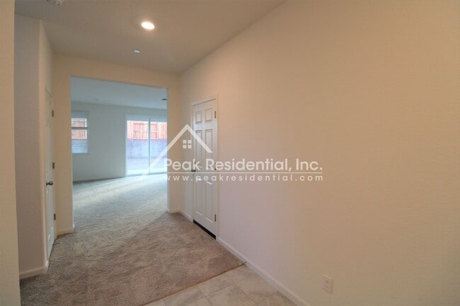Building Photo - Brand New 4bd/3ba Sacramento House with 2 ...