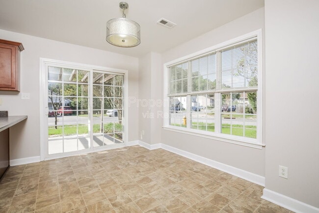 Foto del edificio - 1535 Ikes Pond Ln