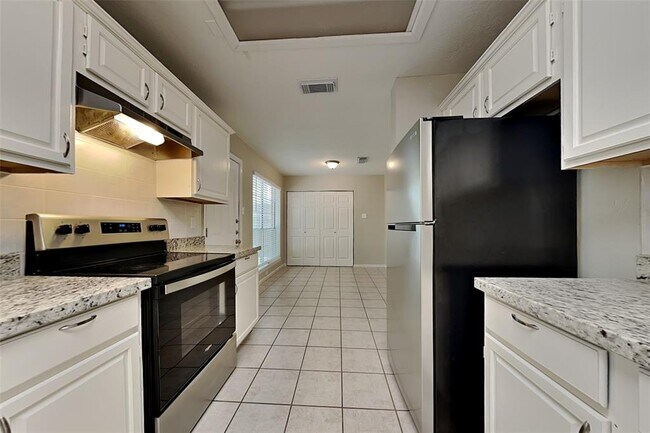 Building Photo - 55 Laughing Brook Ct