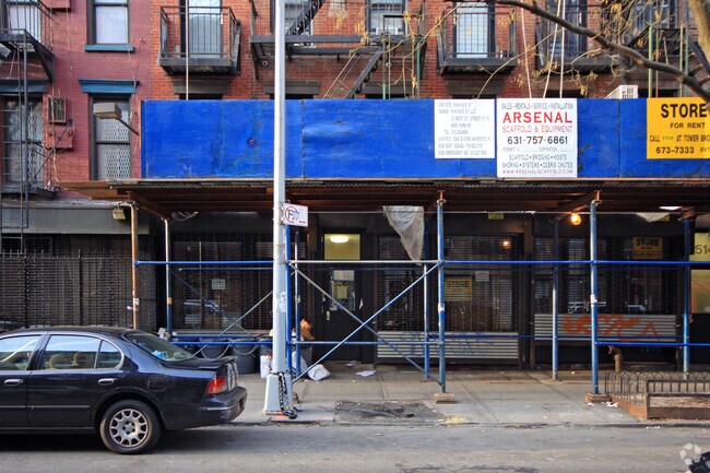 Building Photo - 516 E 6th St