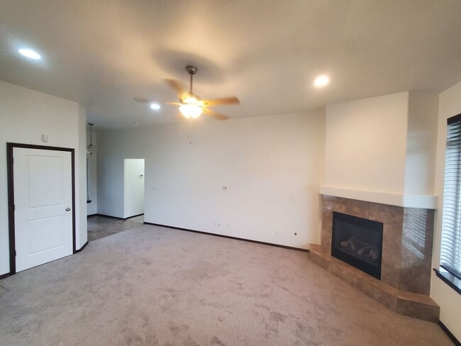 Building Photo - MLS#286994 New carpet and fresh paint insi...