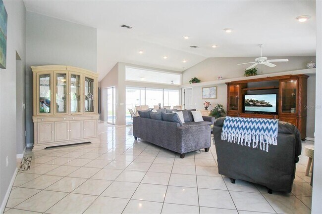 Foto del edificio - 11895 Claremont Dr