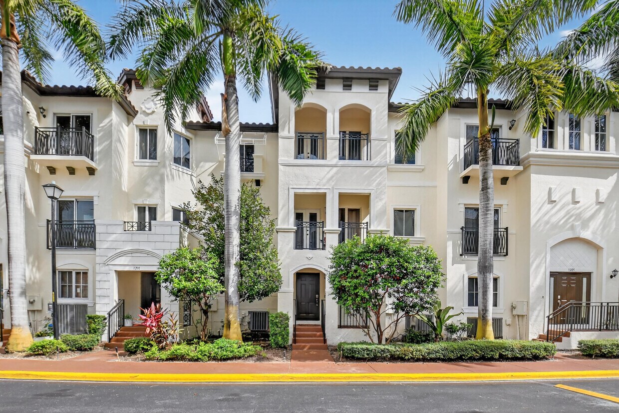 Foto principal - 1203 Coastal Bay Blvd