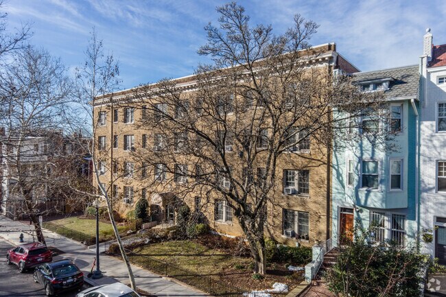 Building Photo - 3314 Mt Pleasant St NW