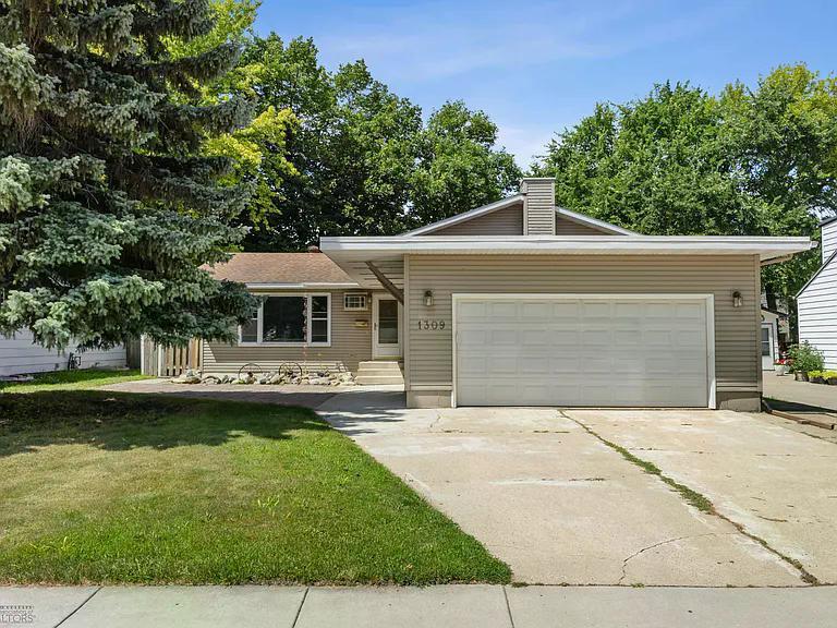 Foto principal - 1309 17th St S