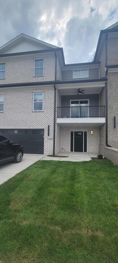 Foto principal - 3596 Harper Woods Ln