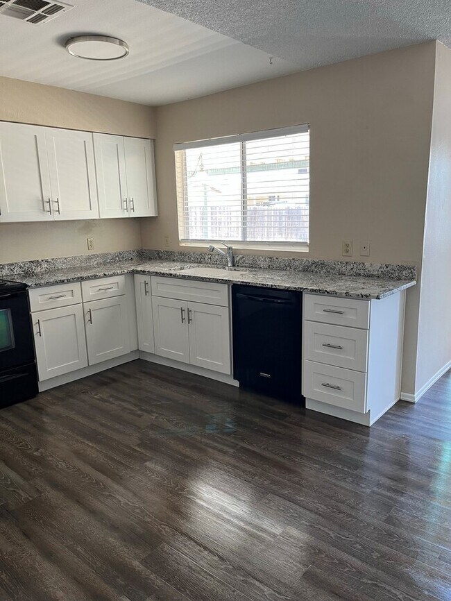 Building Photo - Fabulous two-Bedroom home for rent in Peor...