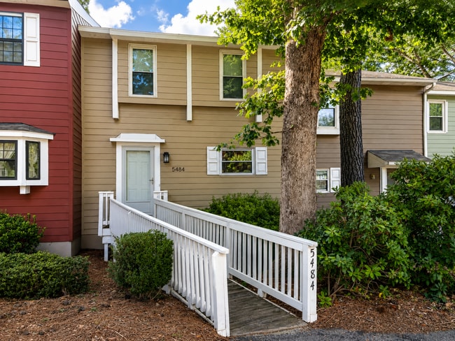 Front/main entrance. - 5484 Pine Top Cir