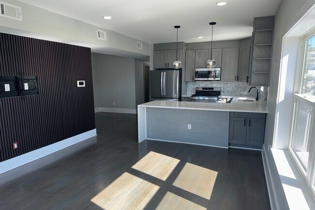 Foto del edificio - 76 Corbin Ave