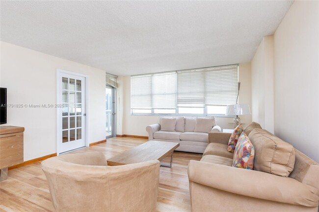 Building Photo - 6039 Collins Ave