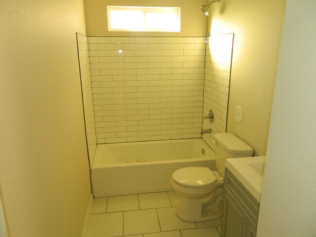 Foto del edificio - 235 Hillview Ave