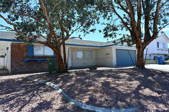 Foto del edificio - 6905 Singing Dunes Ln