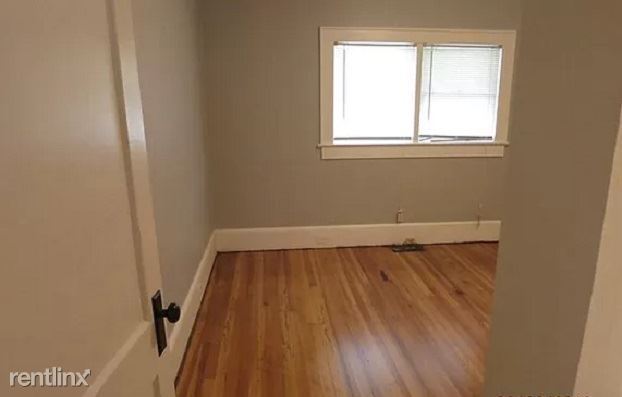 Building Photo - 3 br, 1.5 bath House - 105 Brockman Ave